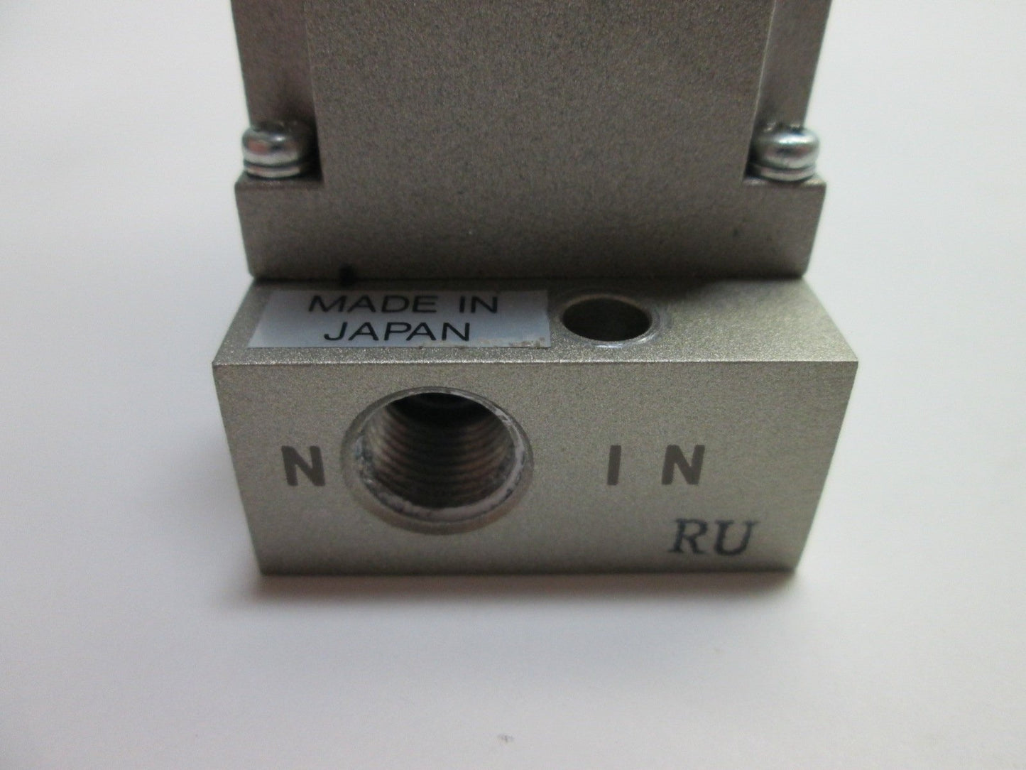 Used Bank of 3 SMC ARM1000 Manifold Regulators, Max Pressure: 0.8MPa (116psi)