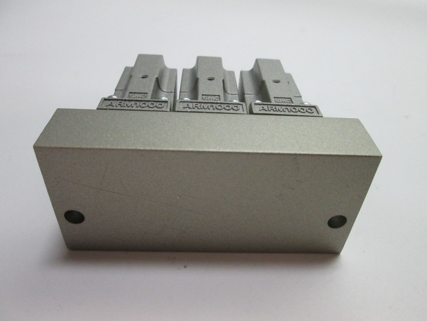 Used Bank of 3 SMC ARM1000 Manifold Regulators, Max Pressure: 0.8MPa (116psi)