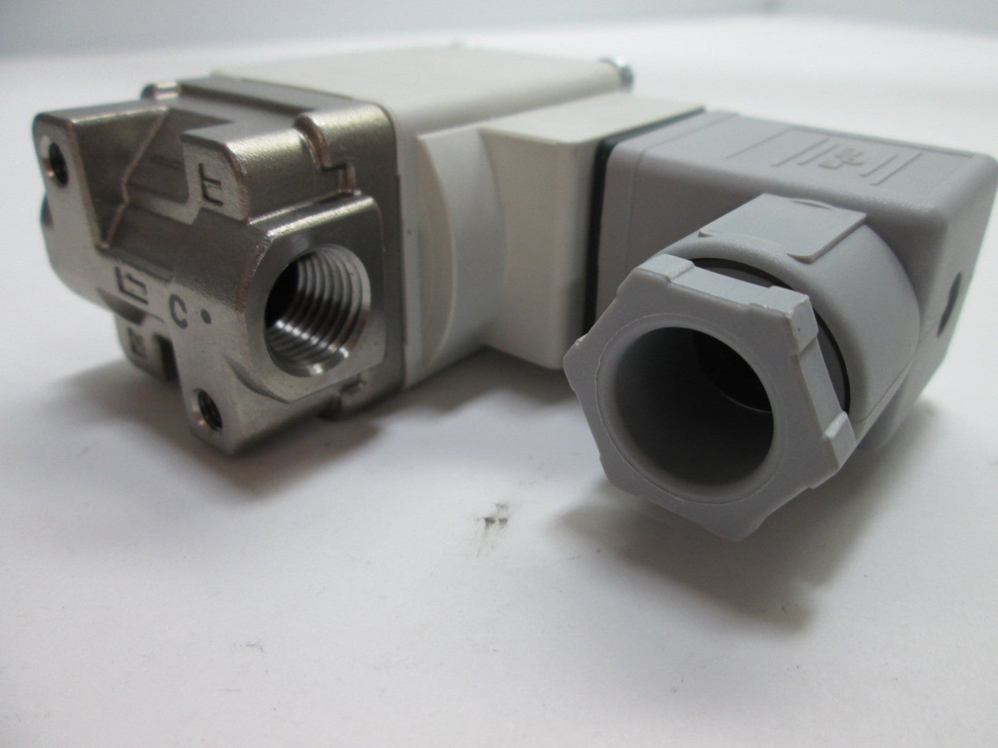 New SMC VXN22SG Valve, For Air/Water, Pressure: 180psi Max, Ports: 1/4" NPT