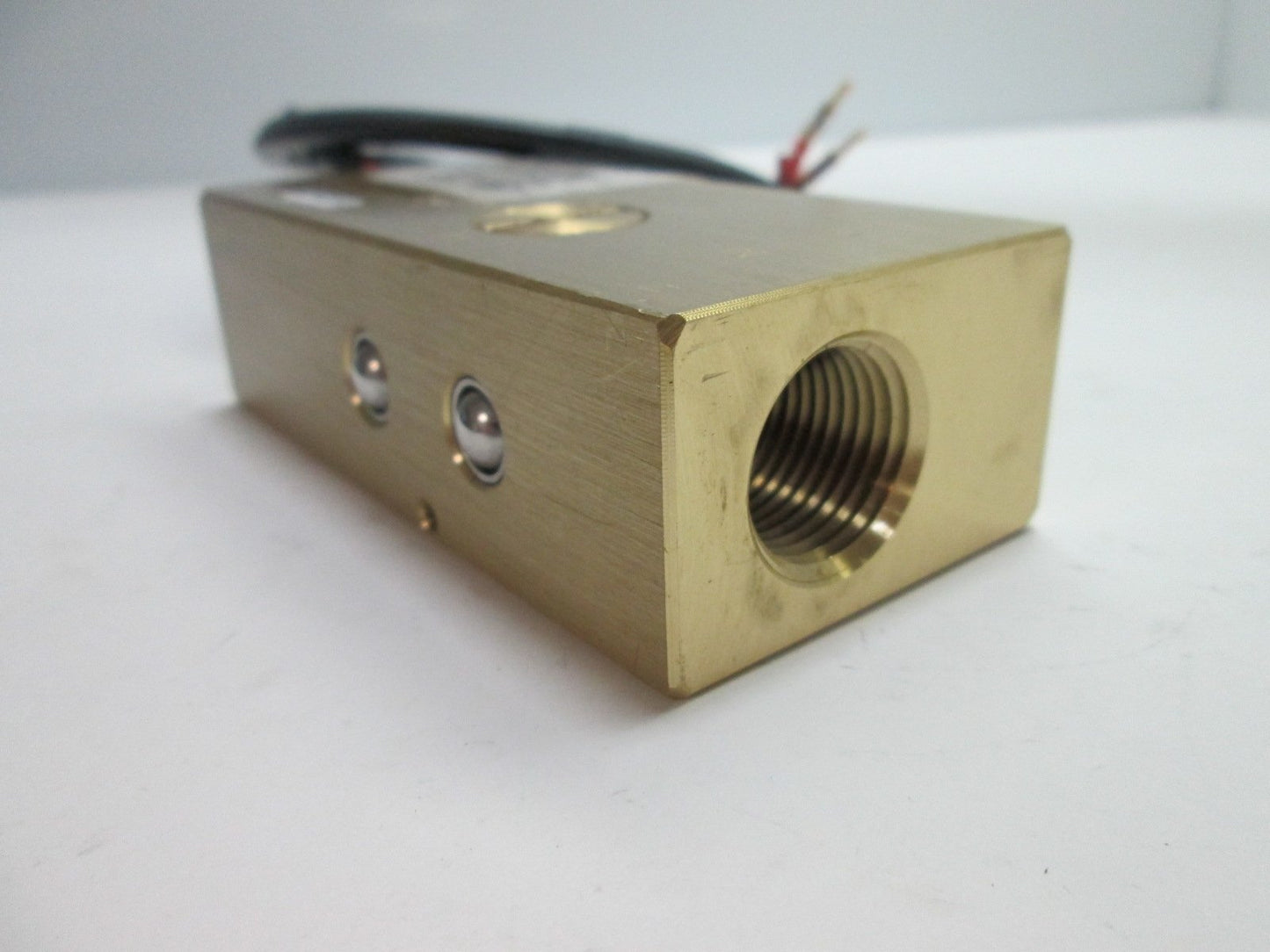 Used Dwyer AFS-231 Adjustable Flow Switch, Flow: 1 SCFM, Voltage: 120-240VAC 20VA