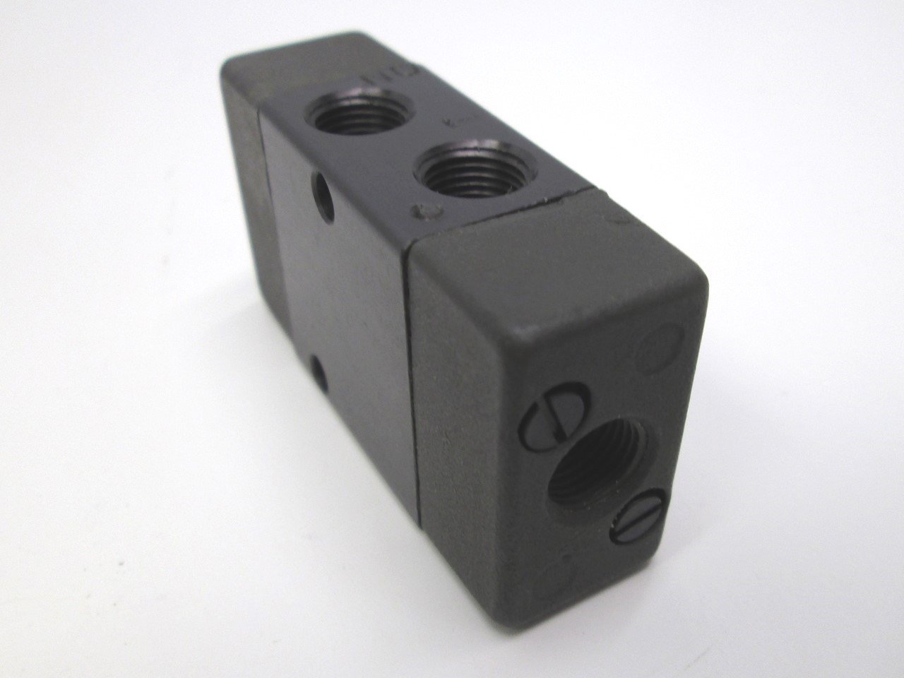 Used ISI Norgren OMNI 150-03-711-03 In-Line Air Pilot Valve 1/8 NPT, 2 Position 4 Way