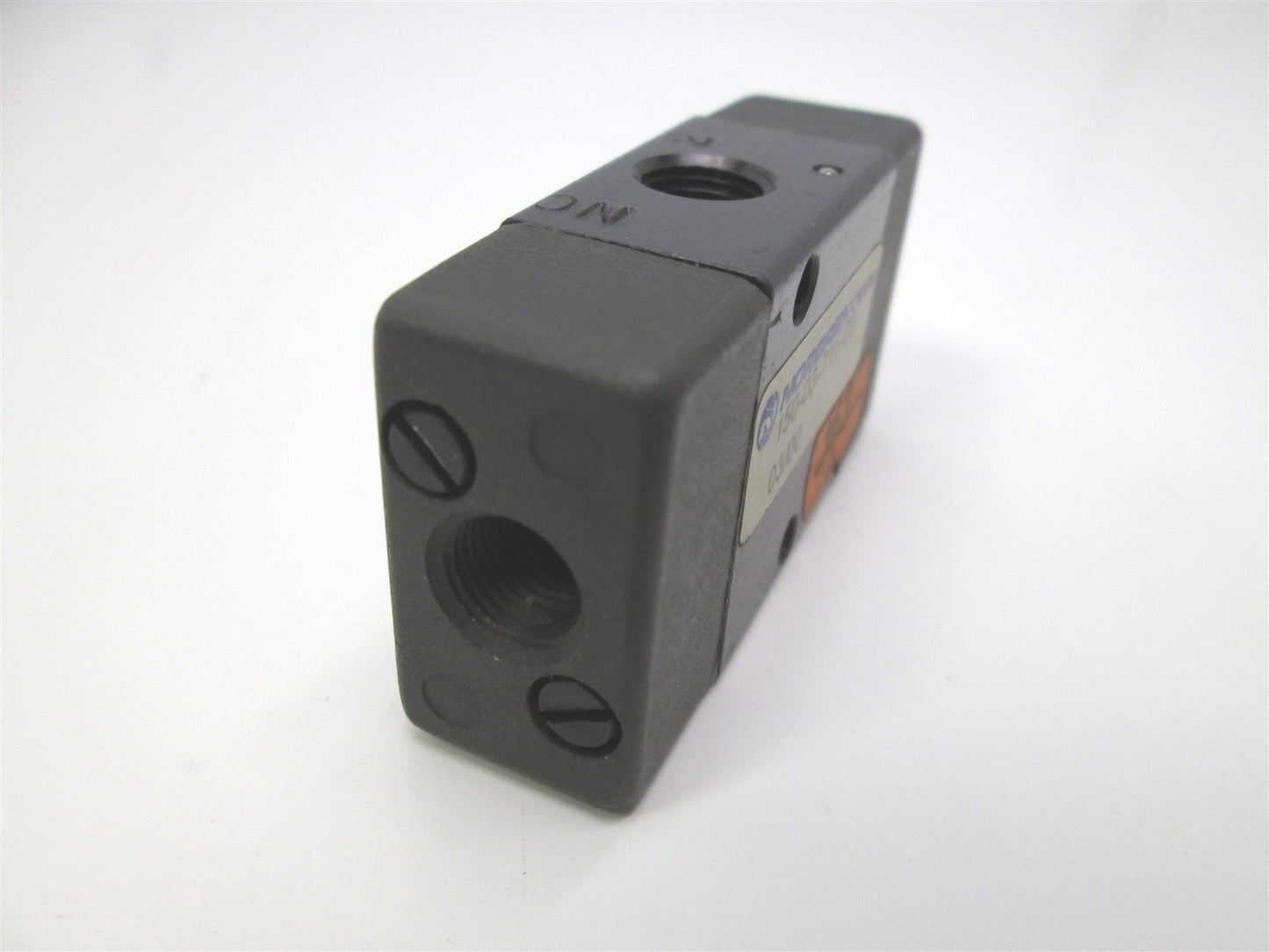 Used ISI Norgren OMNI 150-03-711-03 In-Line Air Pilot Valve 1/8 NPT, 2 Position 4 Way