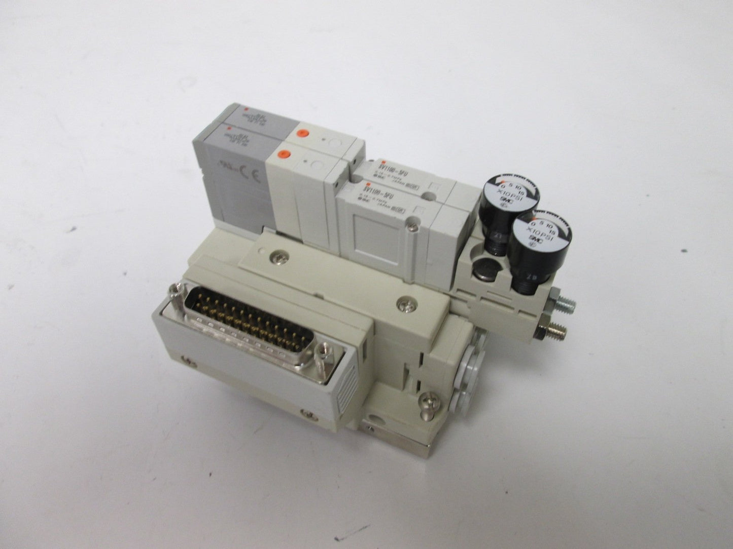Used Manifold of 2 SMC SV1100-5FU Pneumatic Solenoid Valves, Pressure: 0.15-0.7MPa