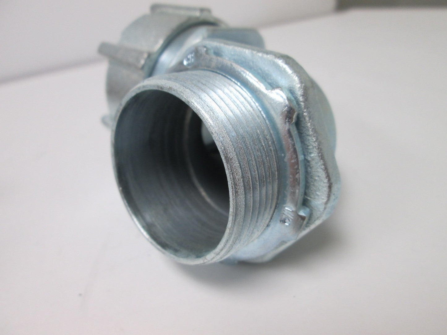 New Box of 2 New Thomas & Betts 5256 1-1/2" Liquidtight 90° Conduit Fittings