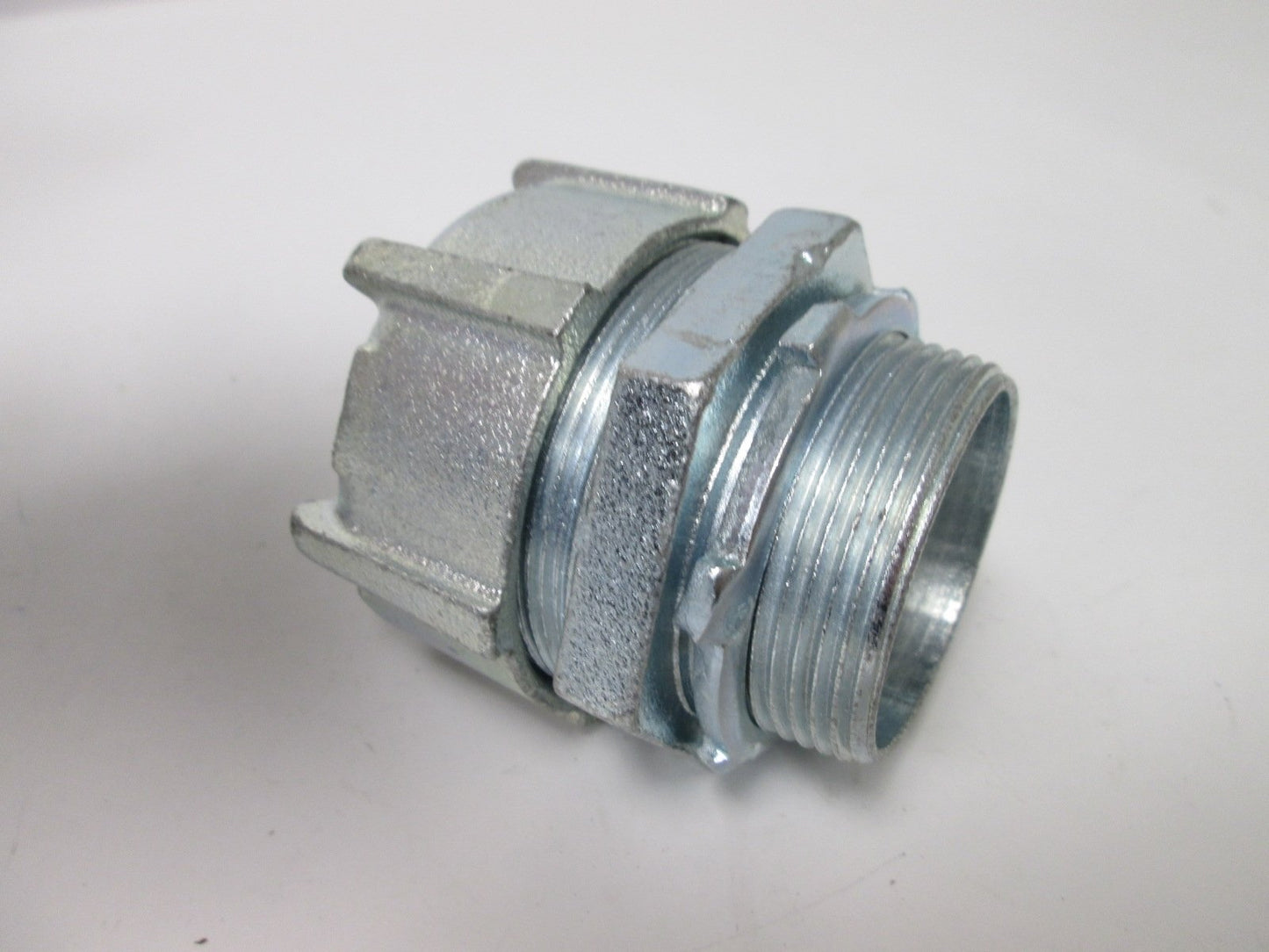 New Box of 2 New Thomas & Betts 5236 1-1/2" Liquidtight Straight Conduit Fittings