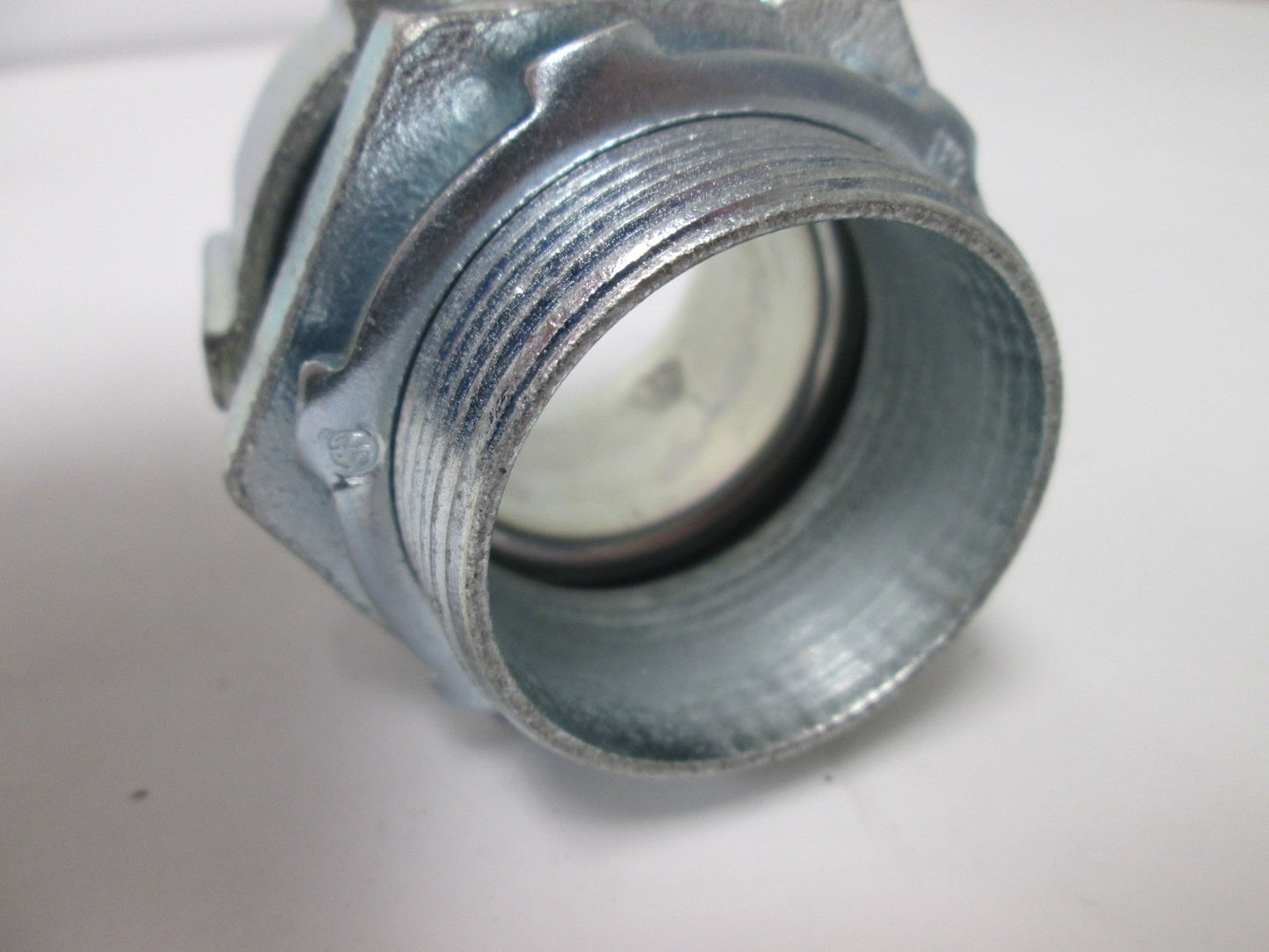 New Box of 2 New Thomas & Betts 5236 1-1/2" Liquidtight Straight Conduit Fittings