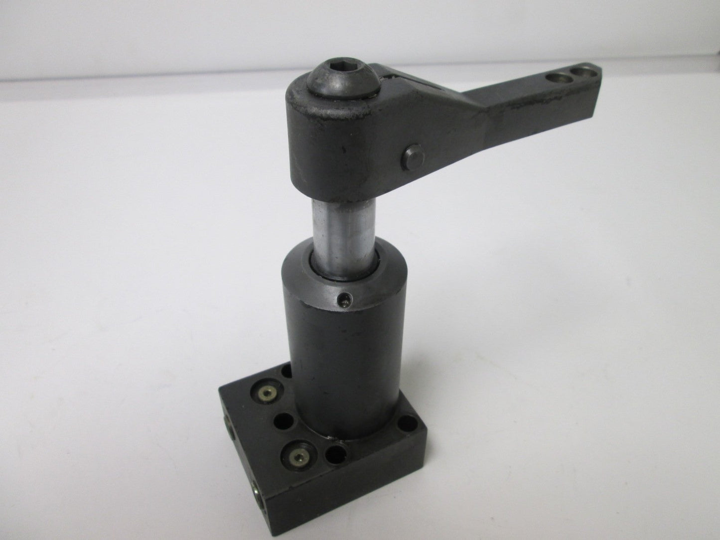 Used Vektek 15-2213-01-LH Hydraulic Swing Clamp, With 3.5" Clamp Arm, Stroke: 1.16"