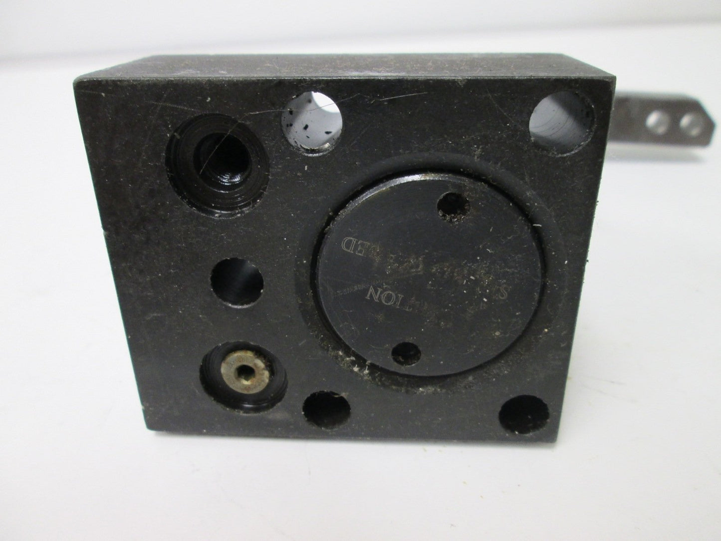 Used Vektek 15-2213-01-LH Hydraulic Swing Clamp, With 3.5" Clamp Arm, Stroke: 1.16"