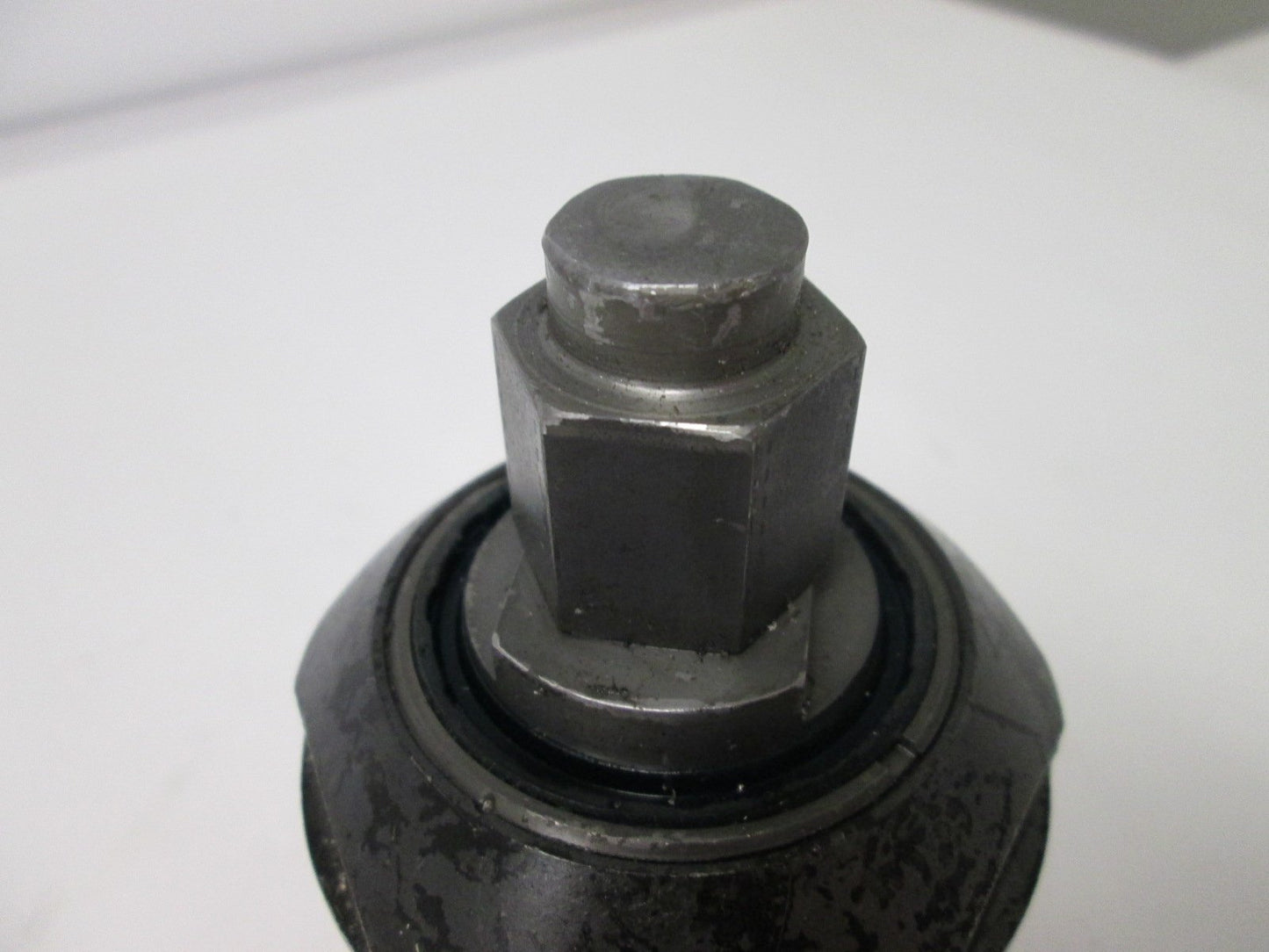 Used Enerpac WFC222 Hydraulic Work Support, Pressure Rating: 5000psi, Stroke: 0.41"