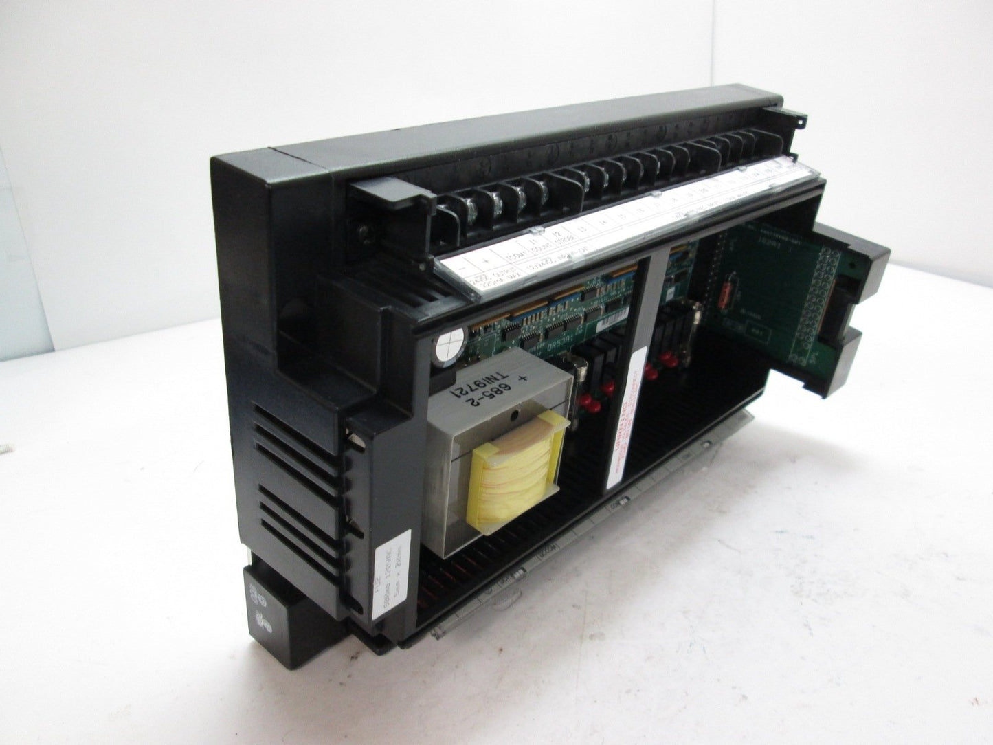 Used GE Fanuc IC692MDR541C Controller, 24VDC IN/ Relay Out, *Missing Front Cover*