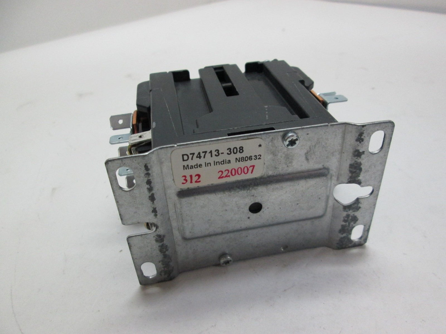 Used Emerson Liebert 124501P1 Contactor 3 Pole 24VDC Coil 50/60Hz 15/20 Amp 240VAC