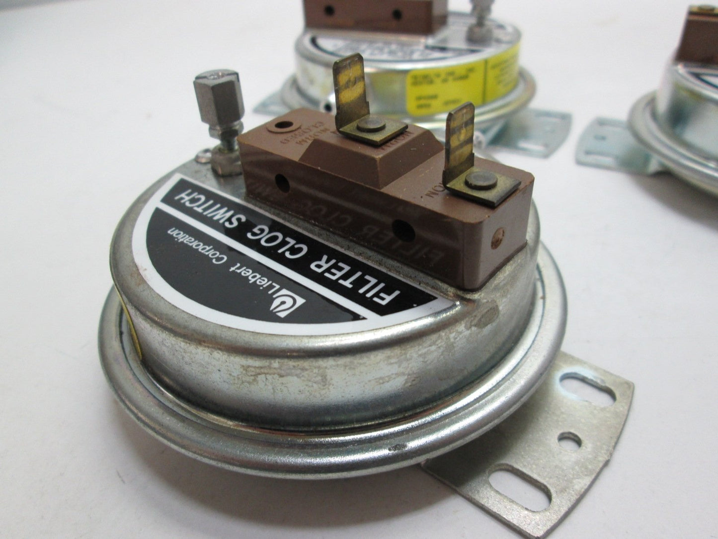 Used Lot of 3 Liebert Honeywell AP4268 Filter Clog Switches 24-277 VAC 60HZ 10 Amp