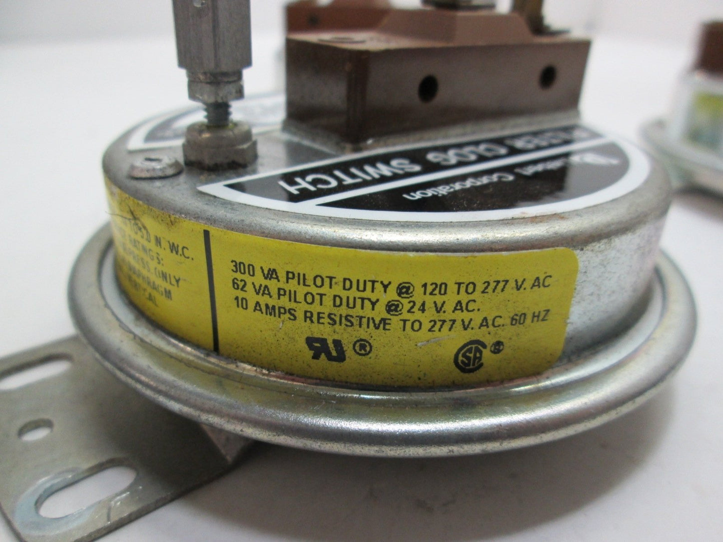 Used Lot of 3 Liebert Honeywell AP4268 Filter Clog Switches 24-277 VAC 60HZ 10 Amp