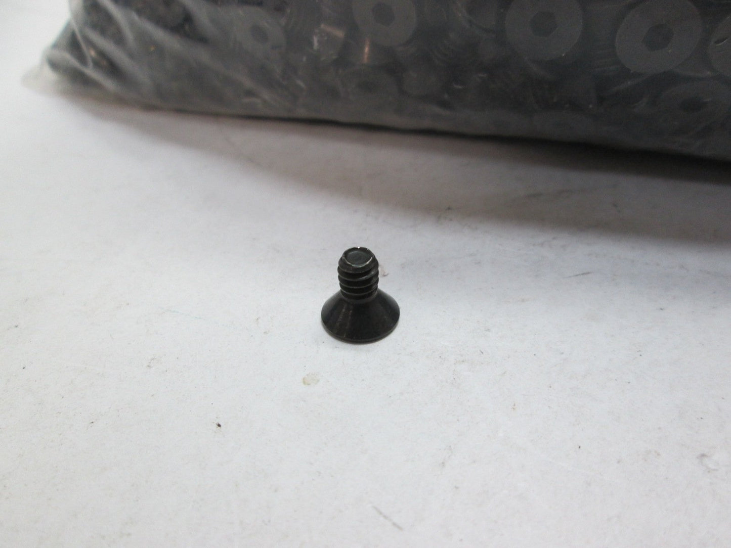 New – Open box Lot of 2675 10-24 x 3/8" Flat Head Cap Screws Machine Black Oxide Hardware
