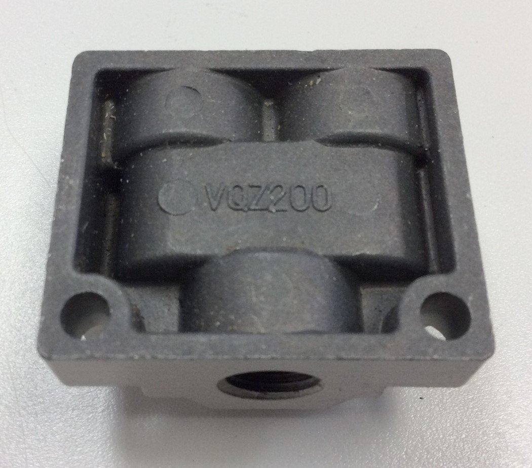 New – Open box Lot of 4 SMC VQZ200-S-01T Valve Pneumatic Subplate Bracket 3 Port 1/8" NPT