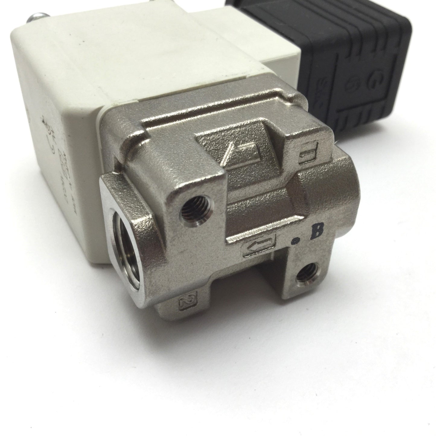 Used SMC VXN22RG Solenoid Pneumatic Air Water Valve 430psi Max 1/4"NPT Orifice 3/32"