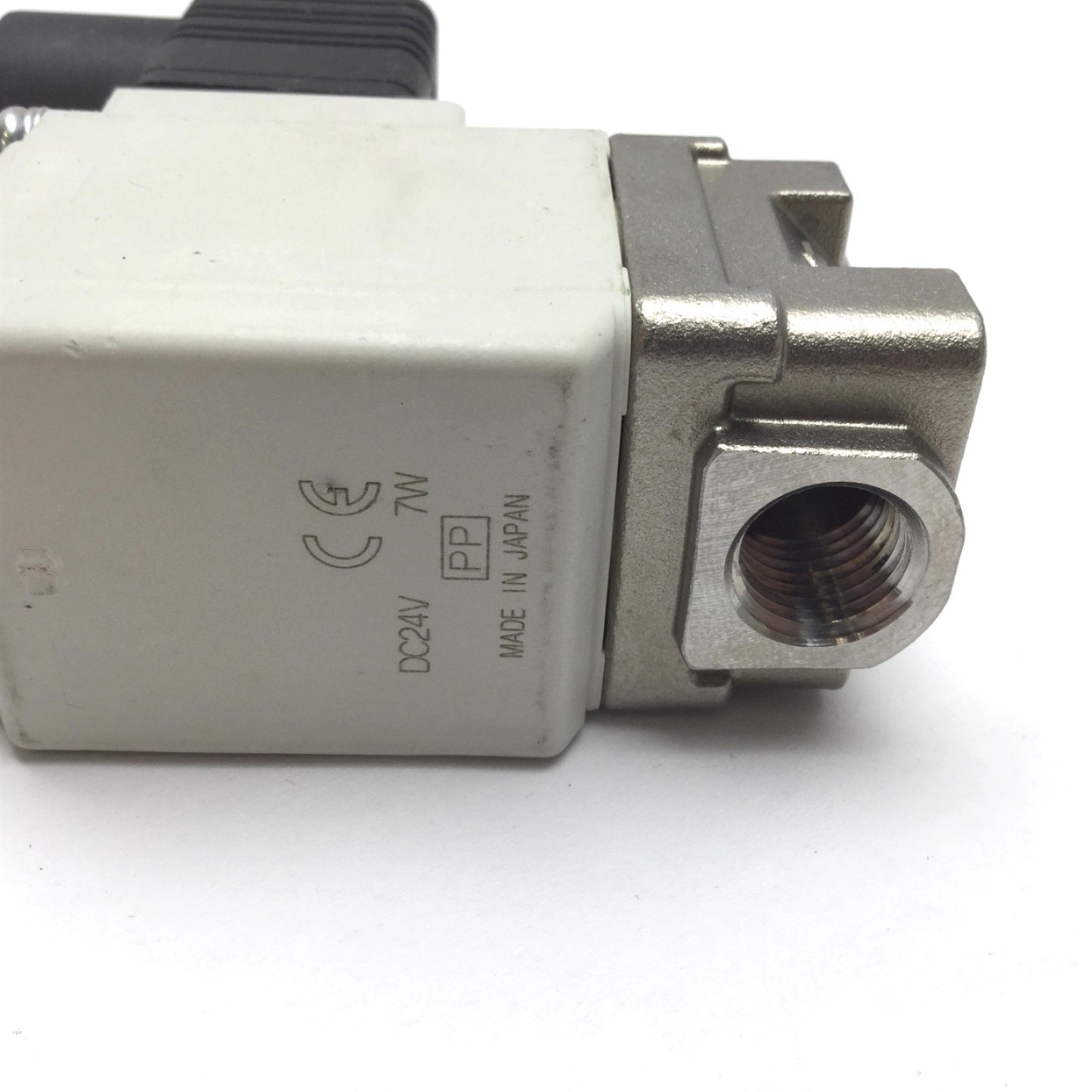 Used SMC VXN22RG Solenoid Pneumatic Air Water Valve 430psi Max 1/4"NPT Orifice 3/32"