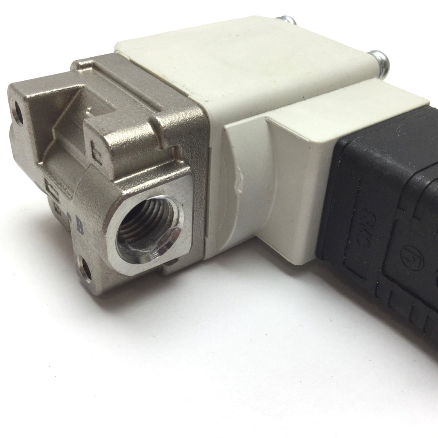 Used SMC VXN22RG Solenoid Pneumatic Air Water Valve 430psi Max 1/4"NPT Orifice 3/32"
