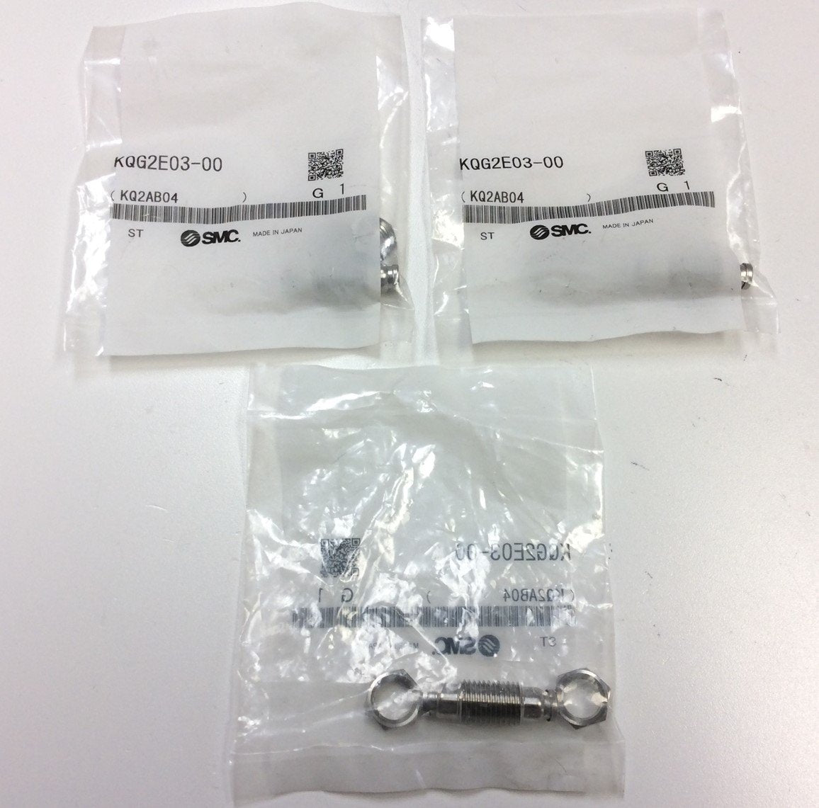 New Lot of 3 SMC KQG2E03-00 Bulkhead Union Adapter Straight Push In 5/32" Stainless