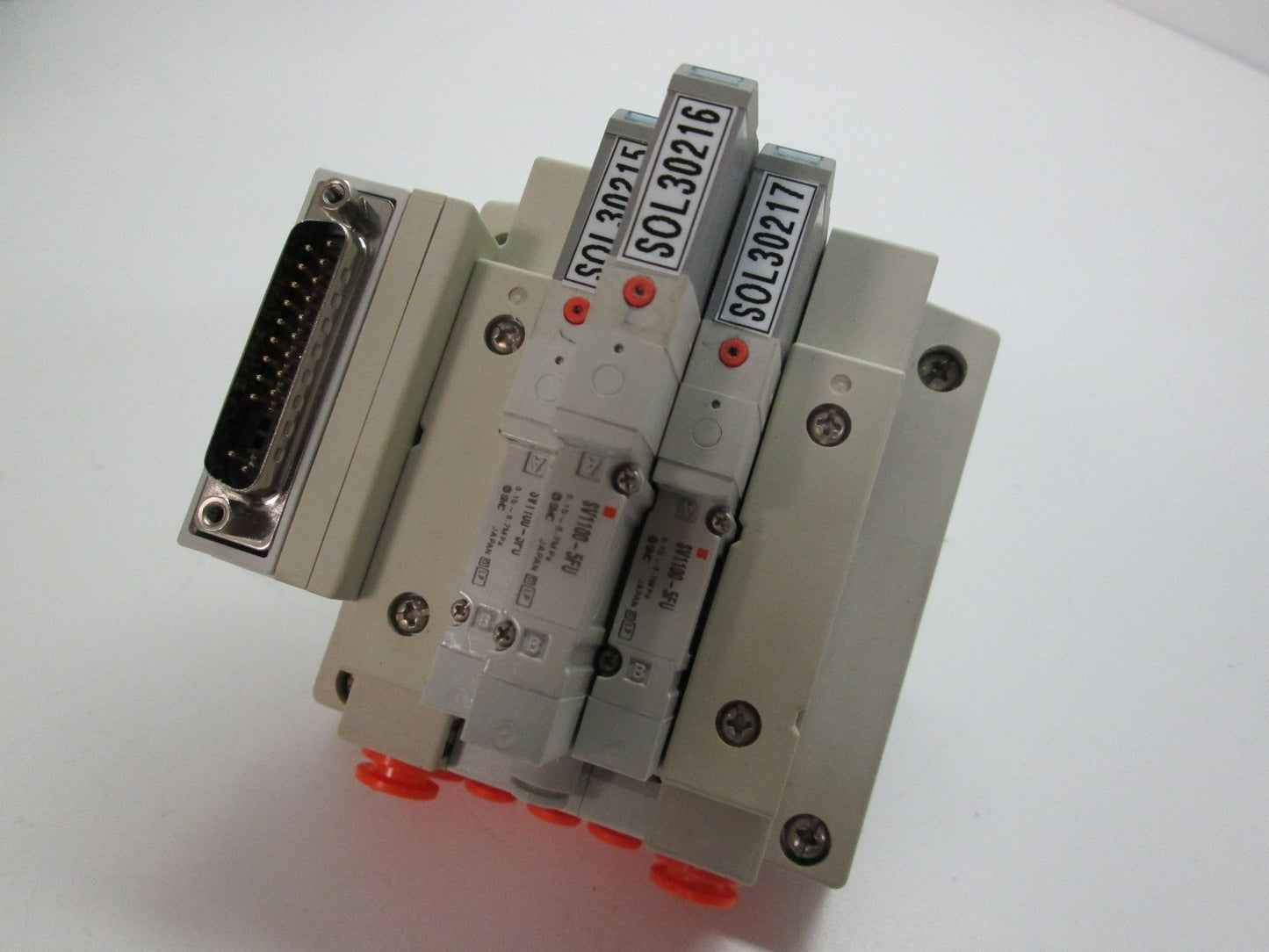 Used Manifold of 3 SMC SV1100-5FU Pneumatic Solenoid Valves Pressure: 0.15-0.7MPa