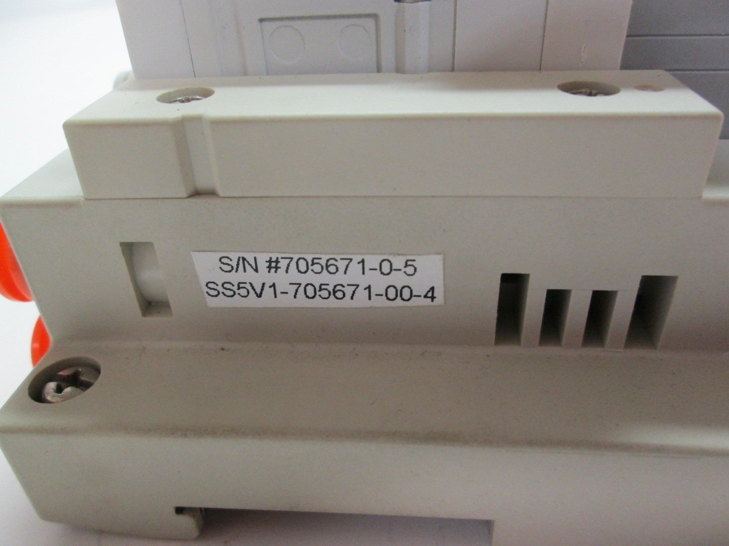 Used Manifold of 3 SMC SV1100-5FU Pneumatic Solenoid Valves Pressure: 0.15-0.7MPa