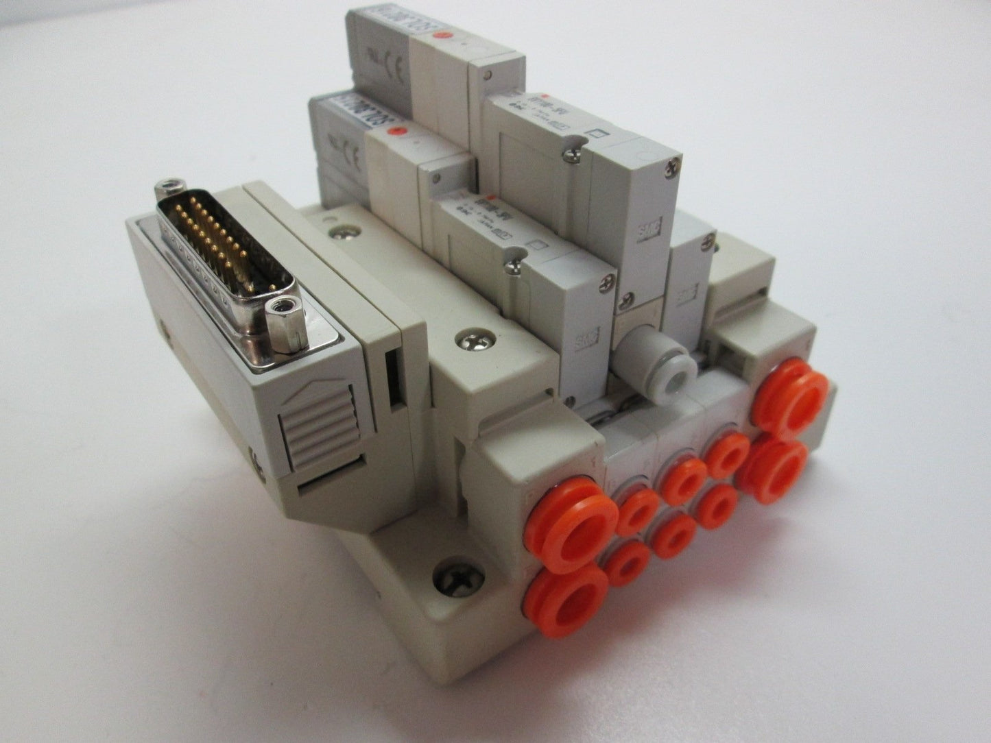 Used Manifold of 3 SMC SV1100-5FU Pneumatic Solenoid Valves Pressure: 0.15-0.7MPa