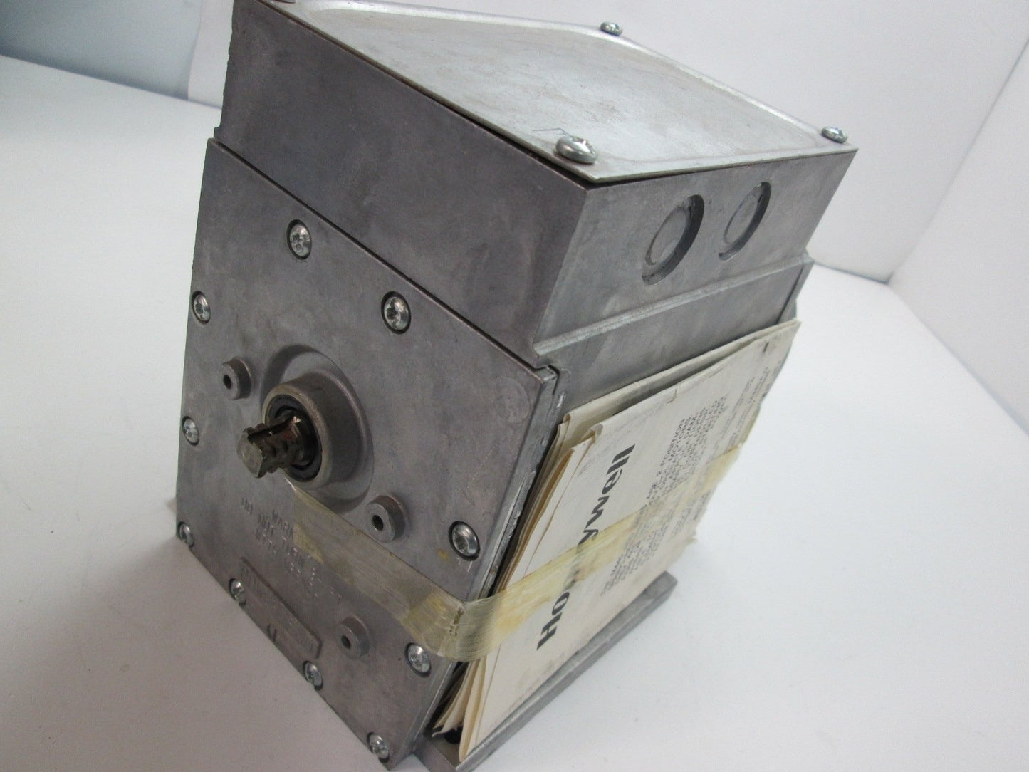 Used Honeywell Modutrol M845A1035 Motor HVAC 120/240VAC 50/60Hz 0.25/0.125 Amps 25W