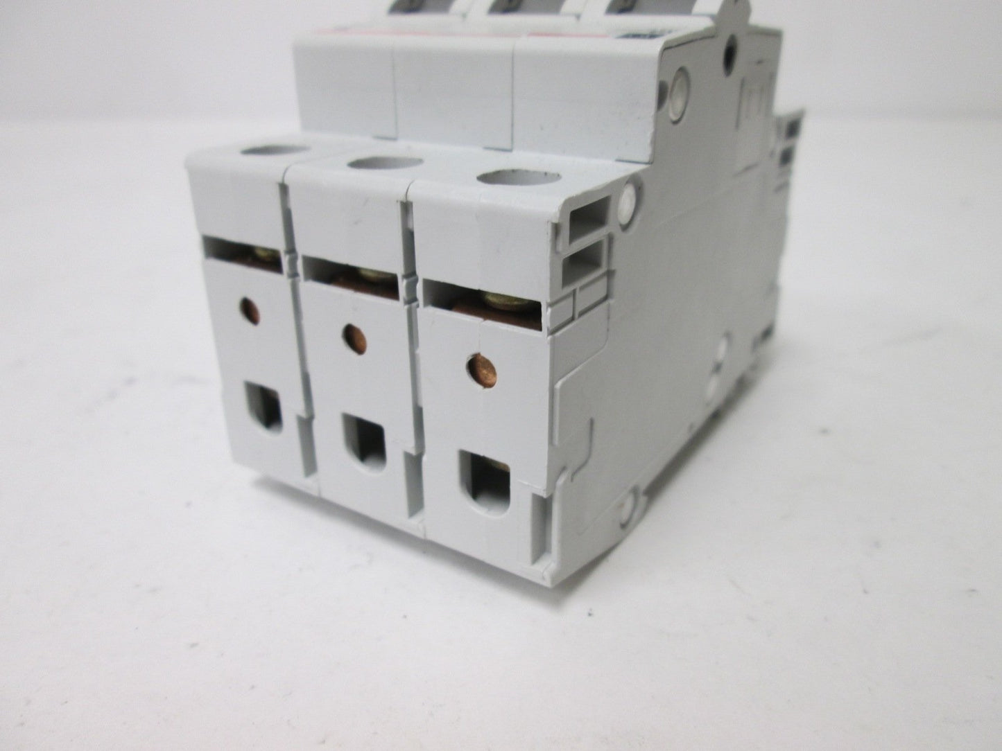 Used Cutler Hammer WMS3C03 Circuit Breaker, 3-Pole, Rating: 415VAC 3A, DIN Rail Mount