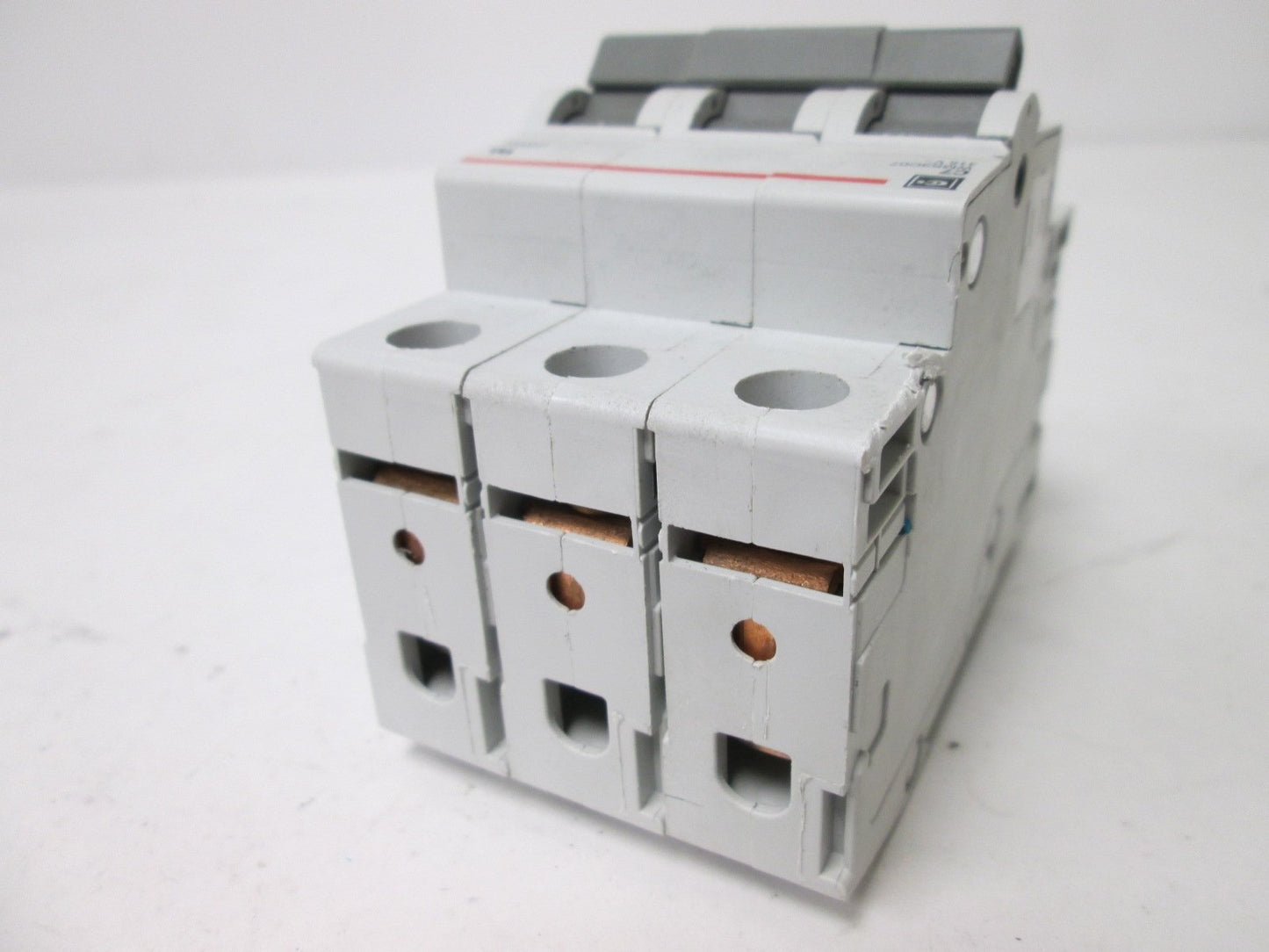 Used Cutler Hammer WMS3C07 Circuit Breaker, 3-Pole, Rating: 415VAC 7A, DIN Rail Mount