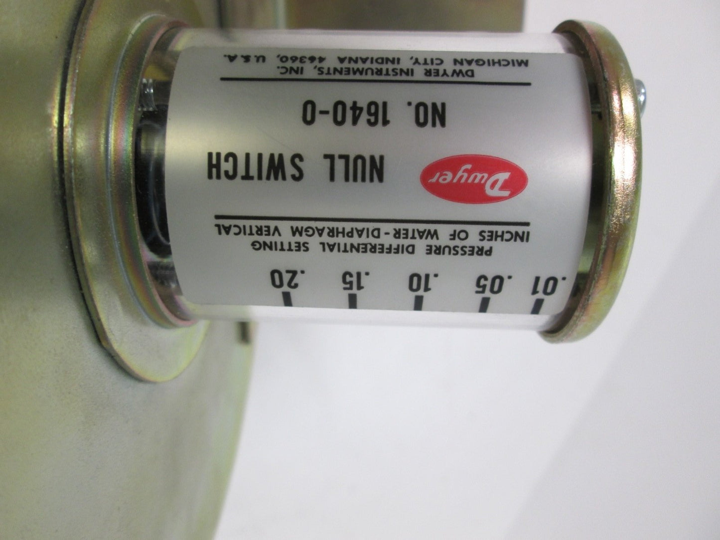 Used Dwyer 1640-0 Floating Contact Null Switch, Range: 0.01-0.2" W.C., SPDT, 1/8" NPT