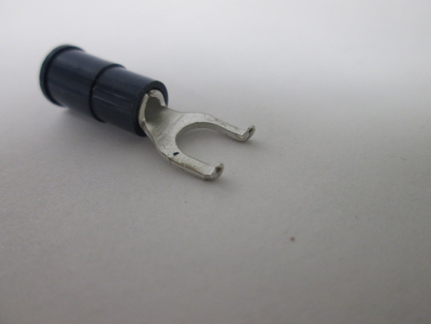 Used Lot of 700 Elecdirect BSF4B10M Flange Block Spades, Wire Size: 16-14AWG