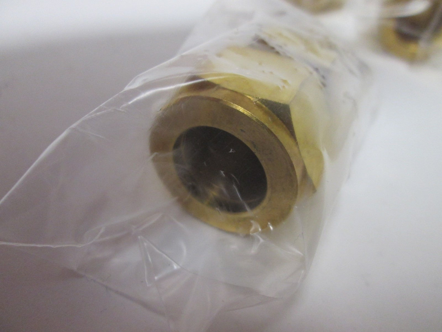 New Lot of 4 Generant DUR-10-6-BR Reducing Unions, 5/8" to 3/8" Tube Connections