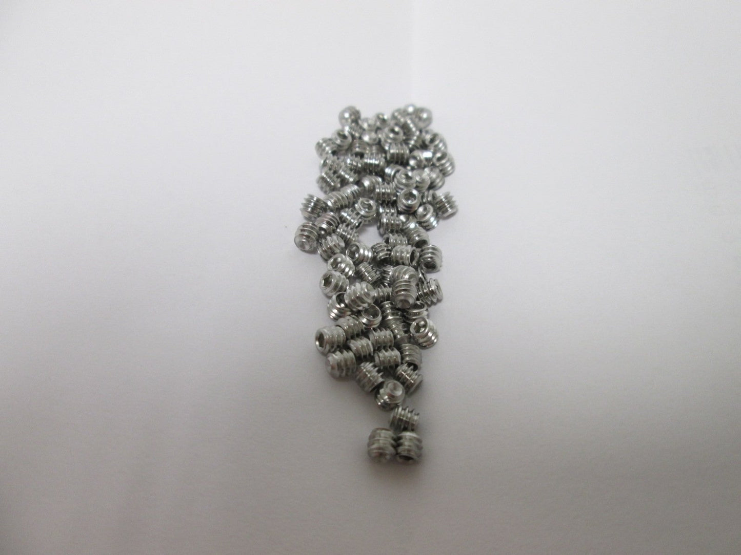 New Lot of 900 Set Screws, Size: 6-32 x 1/8", Cup Point, Hex Drive Style