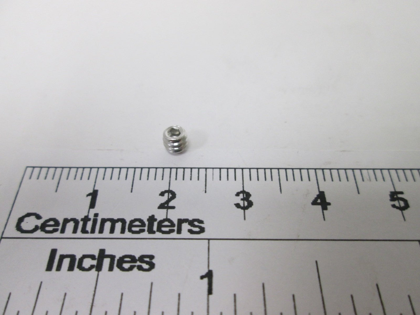 New Lot of 900 Set Screws, Size: 6-32 x 1/8", Cup Point, Hex Drive Style