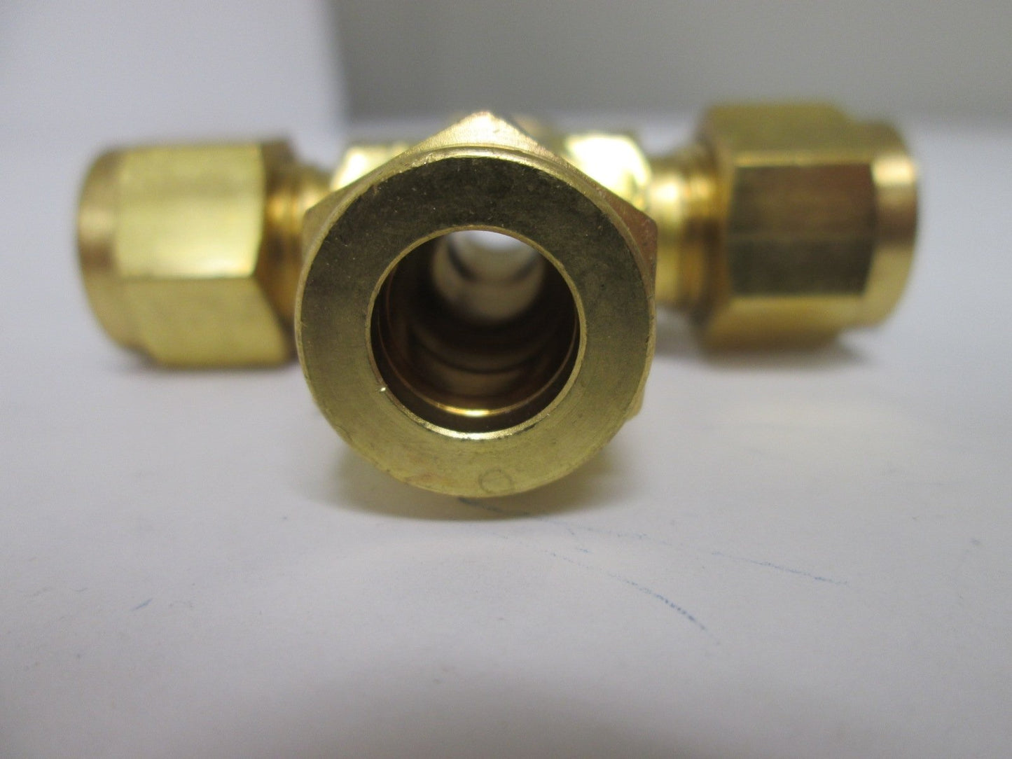 New Lot of 10 SSP IBD6UCS Cross Compression Unions, 3/8" Tube, Material: Brass