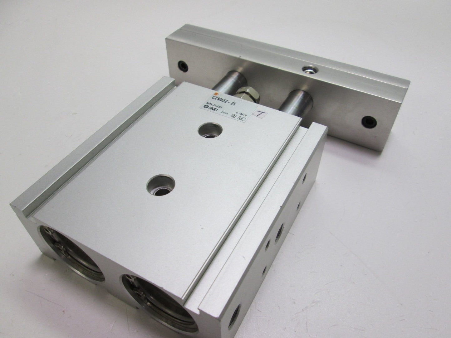 Used SMC CXSM32-25 Dual Rod Guided Pneumatic Actuator Cylinder 25mm Stroke Block