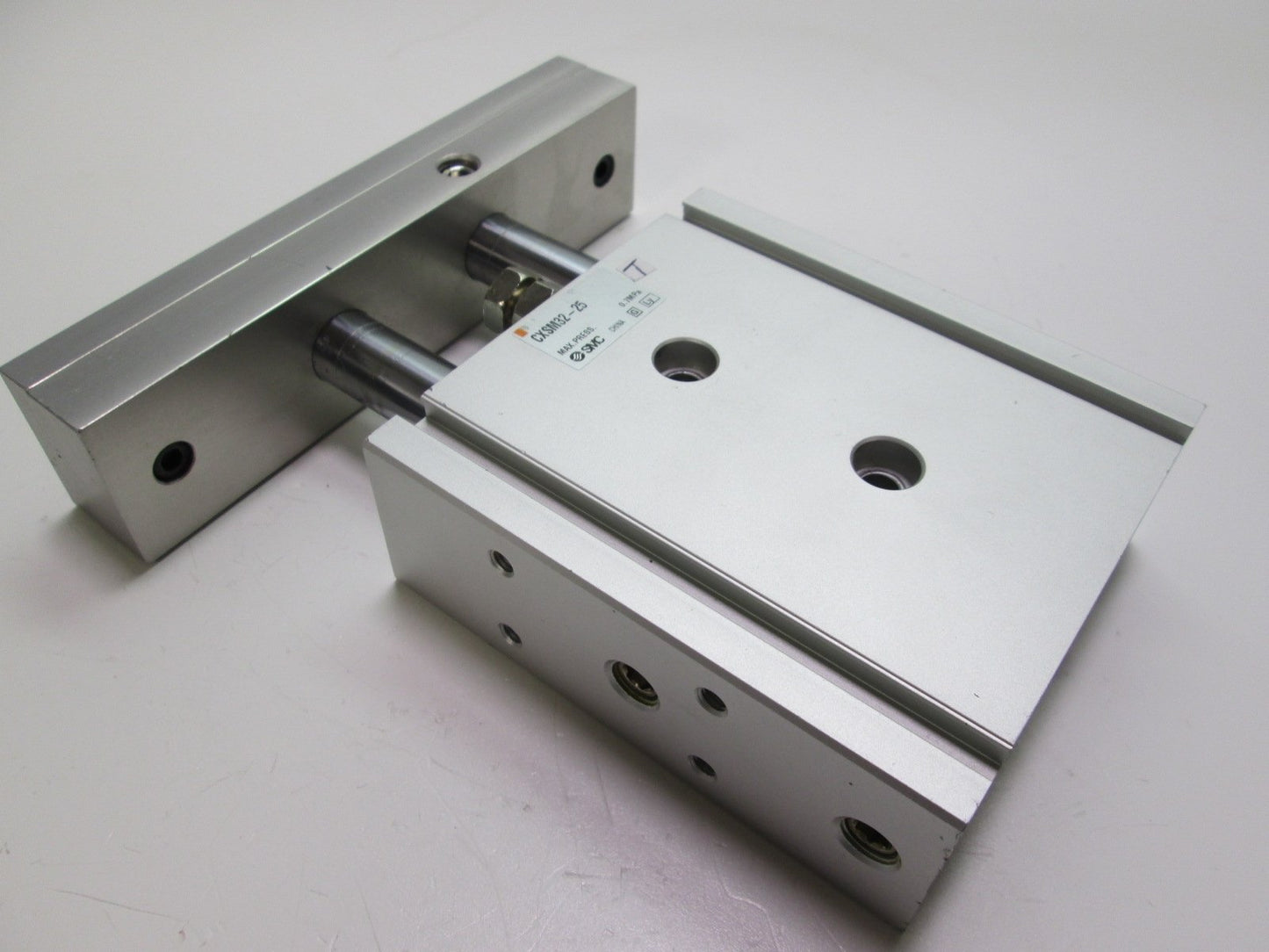 Used SMC CXSM32-25 Dual Rod Guided Pneumatic Actuator Cylinder 25mm Stroke Block