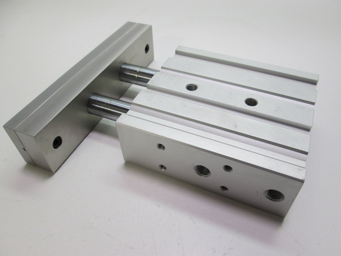Used SMC CXSM32-25 Dual Rod Guided Pneumatic Actuator Cylinder 25mm Stroke Block