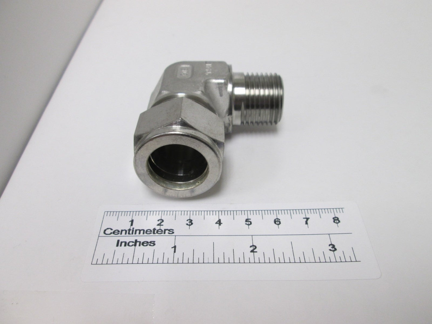Used Parker Compression Tube 90 Elbow, Connections: 3/4" Tube OD to 1/2" NPT Male