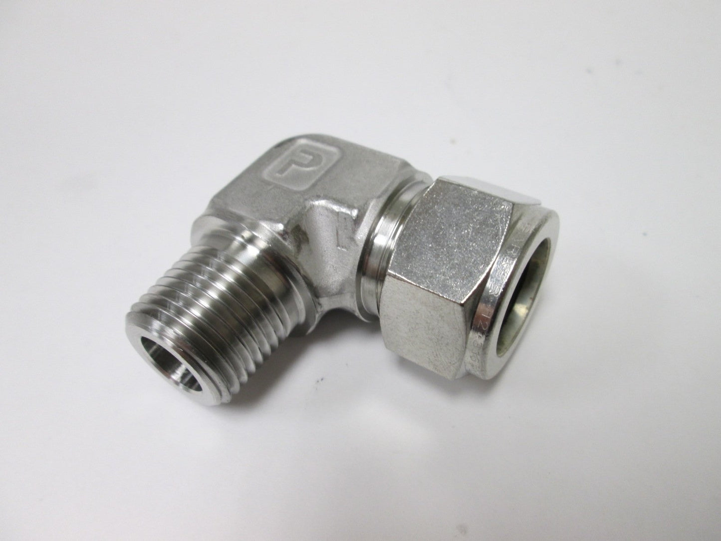 Used Parker Compression Tube 90 Elbow, Connections: 3/4" Tube OD to 1/2" NPT Male