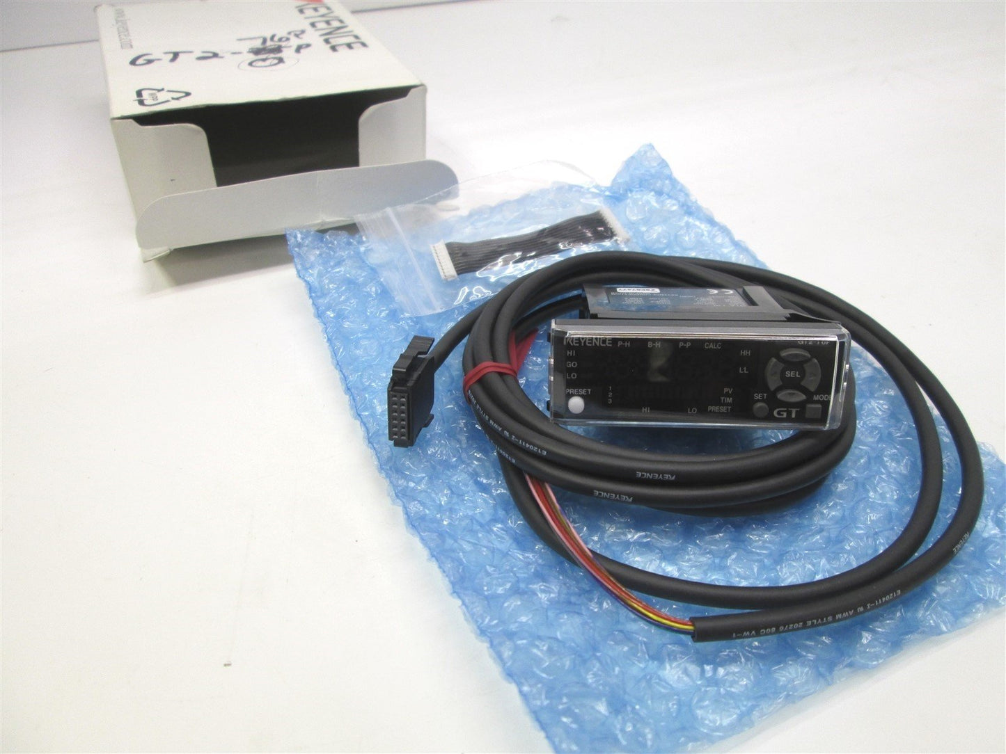 New Keyence GT2-76P Digital Contact Sensor Amplifier Panel Mount PNP 10-30VDC