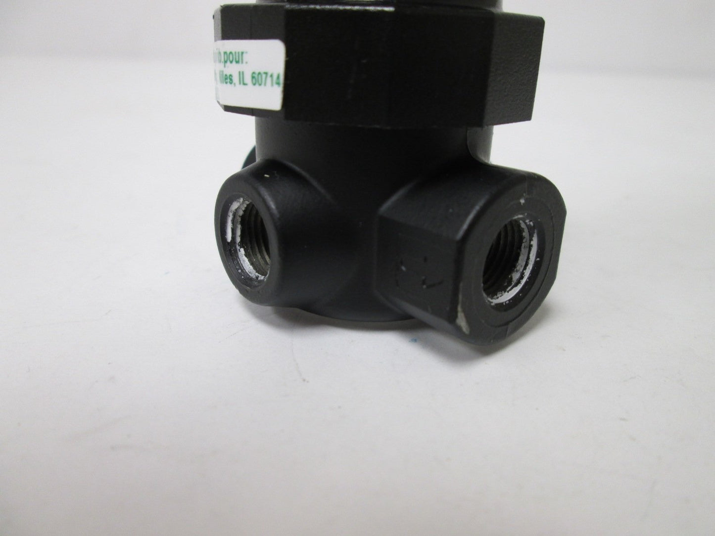 Used SMC AR20-N02EH-Z Pneumatic Regulator, Inlet: 300psi Outlet: 125psi Max, 1/8" NPT