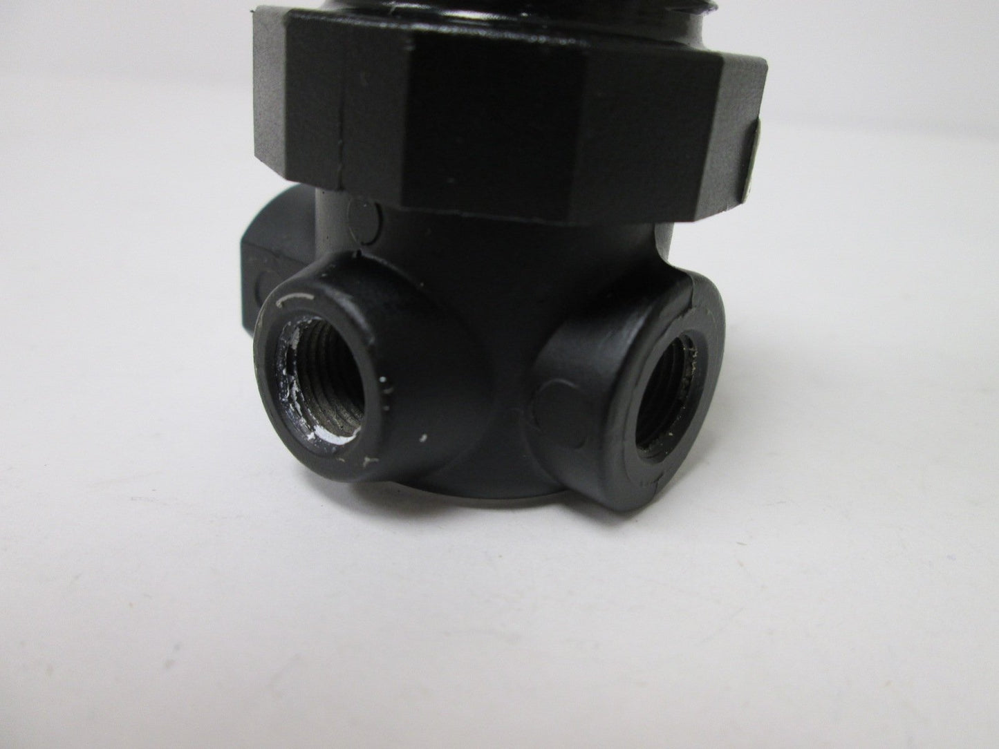 Used SMC AR20-N02EH-Z Pneumatic Regulator, Inlet: 300psi Outlet: 125psi Max, 1/8" NPT