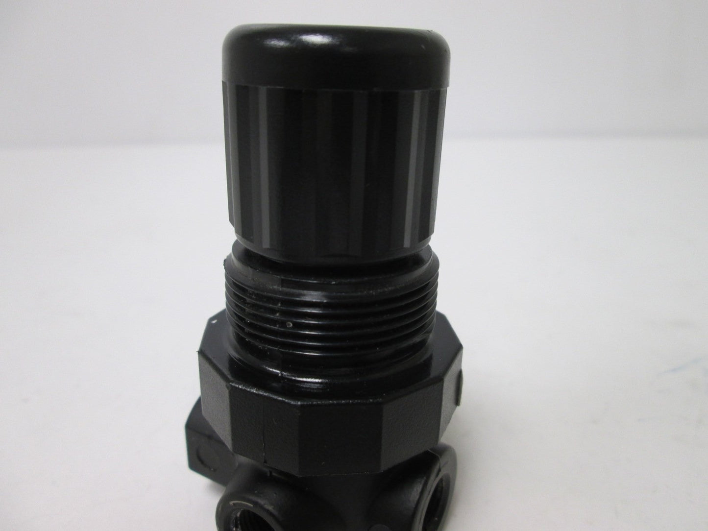 Used SMC AR20-N02EH-Z Pneumatic Regulator, Inlet: 300psi Outlet: 125psi Max, 1/8" NPT