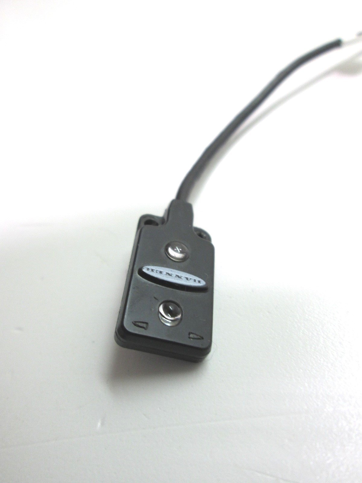 Used Banner VS2AP5CV15 Convergent Sensor VS2 Series 10-30VDC DC PNP Output 15mm Range