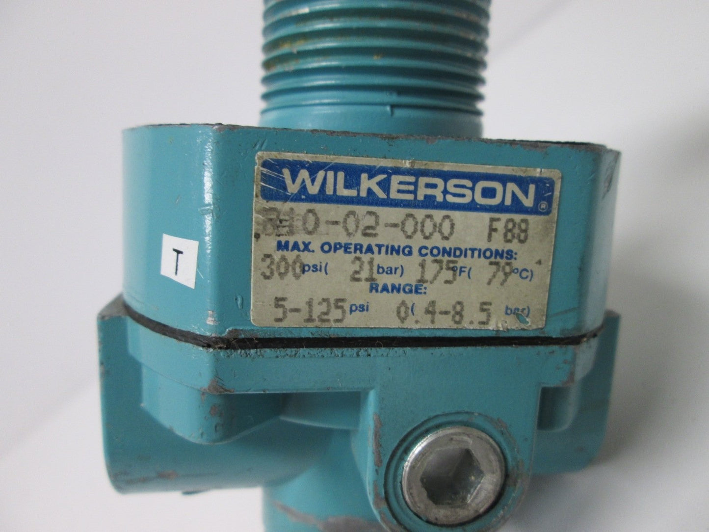 Used Wilkerson R10-02-000 Regulator, Range: 5-125psi, 1/4" NPT, With 0-60psi Gauge