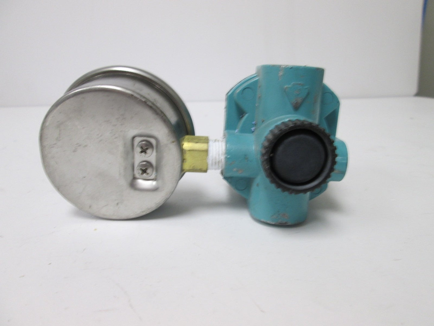 Used Wilkerson R10-02-000 Regulator, Range: 5-125psi, 1/4" NPT, With 0-60psi Gauge