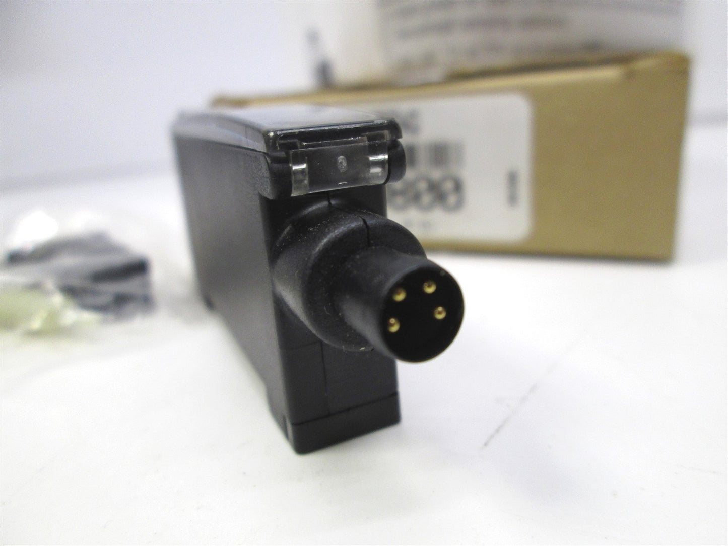 New Banner D11EN6FPWQ 59800 Fiber Optic Sensor White LED 450-650nm 10-30VDC NPN