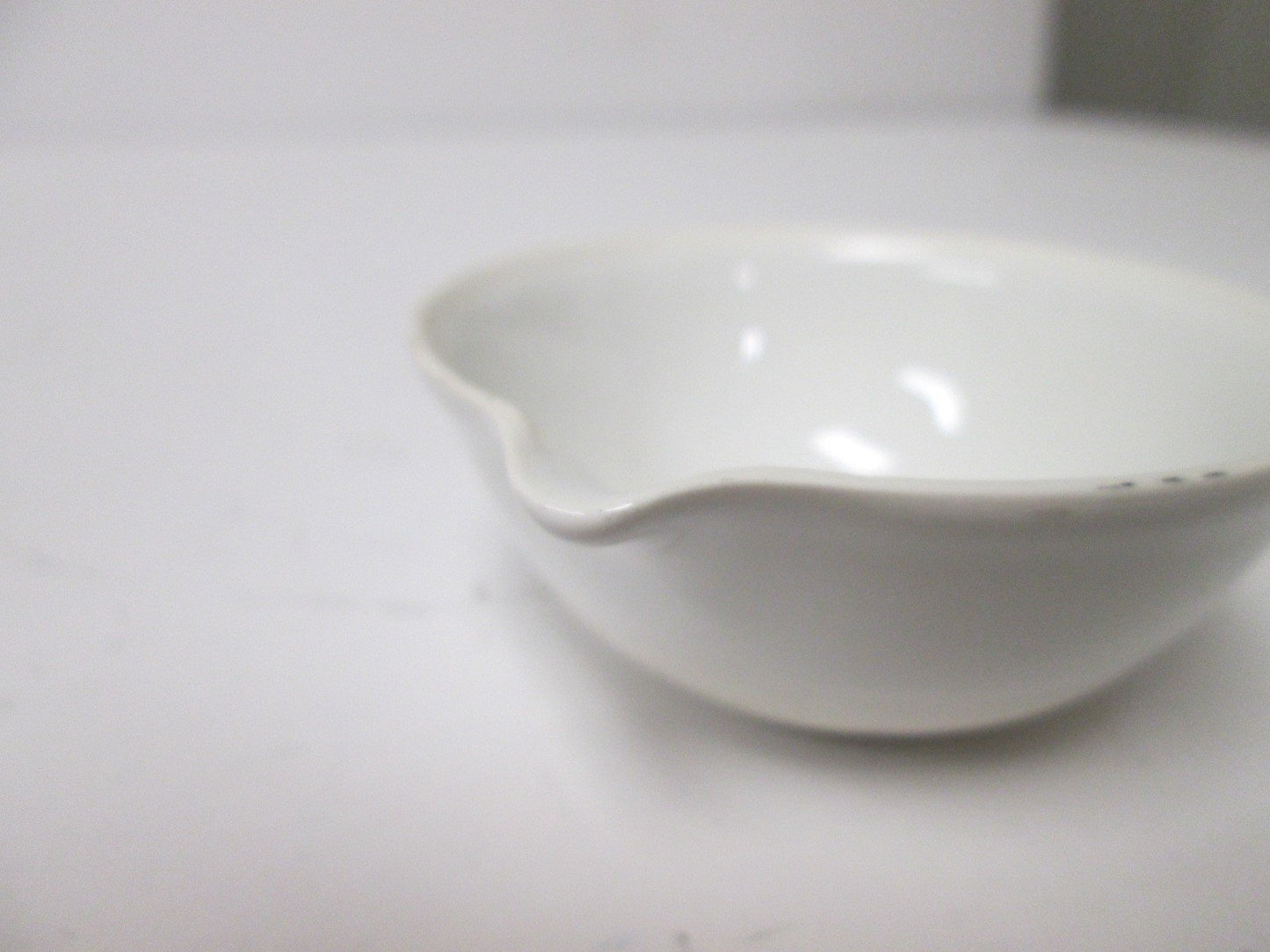Used Lot of 4 Porcelain Evaporating Basins, Capacity: 70mL 2.36 oz, Diameter: 75mm