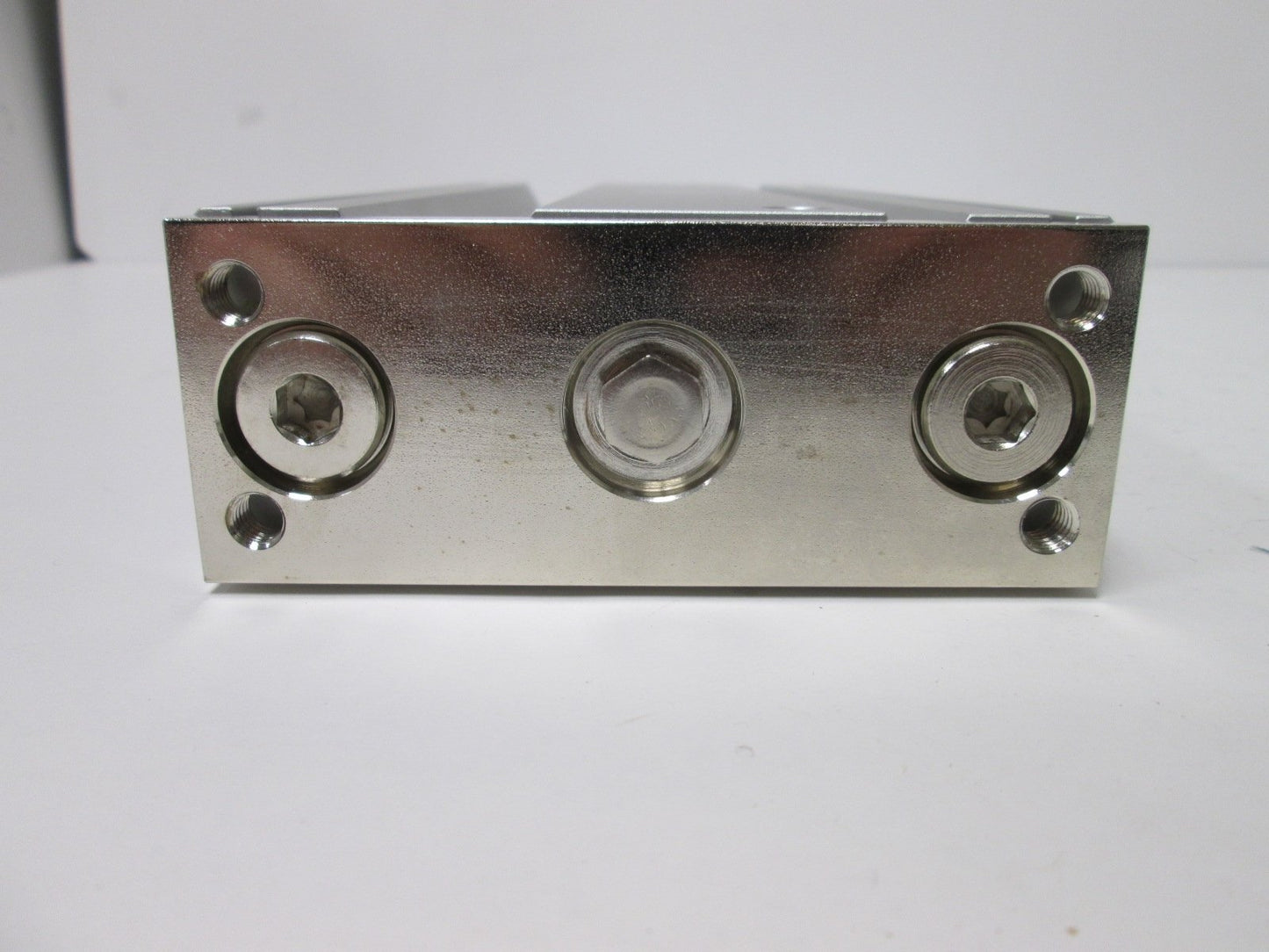 New SMC MGQM40-200-Y69BZ Guided Cylinder, Stroke: 200mm, Bore: 40mm, 1.0MPa